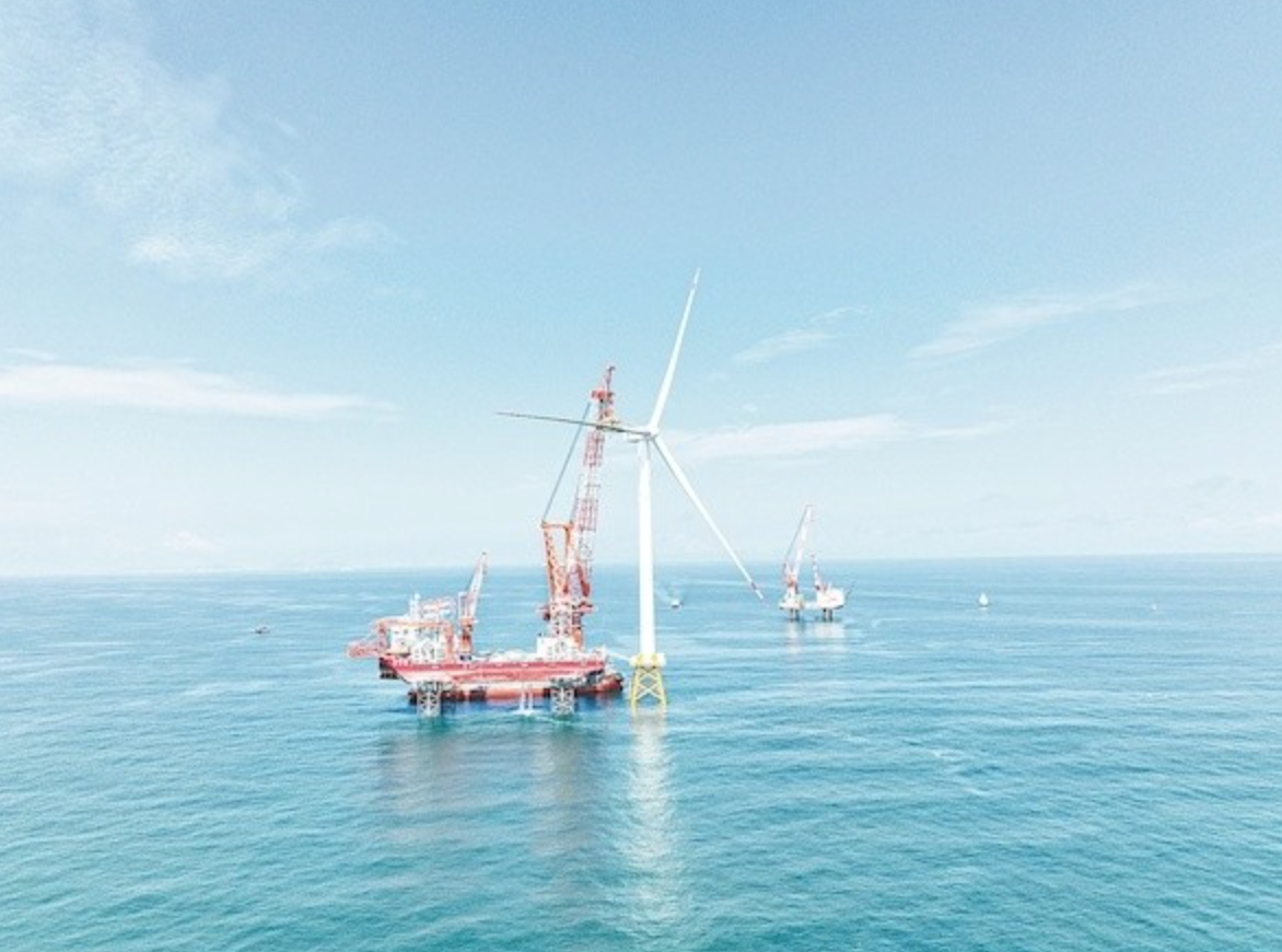 國內(nèi)單機容量最大、葉輪直徑最長的高原山地風機成功吊裝